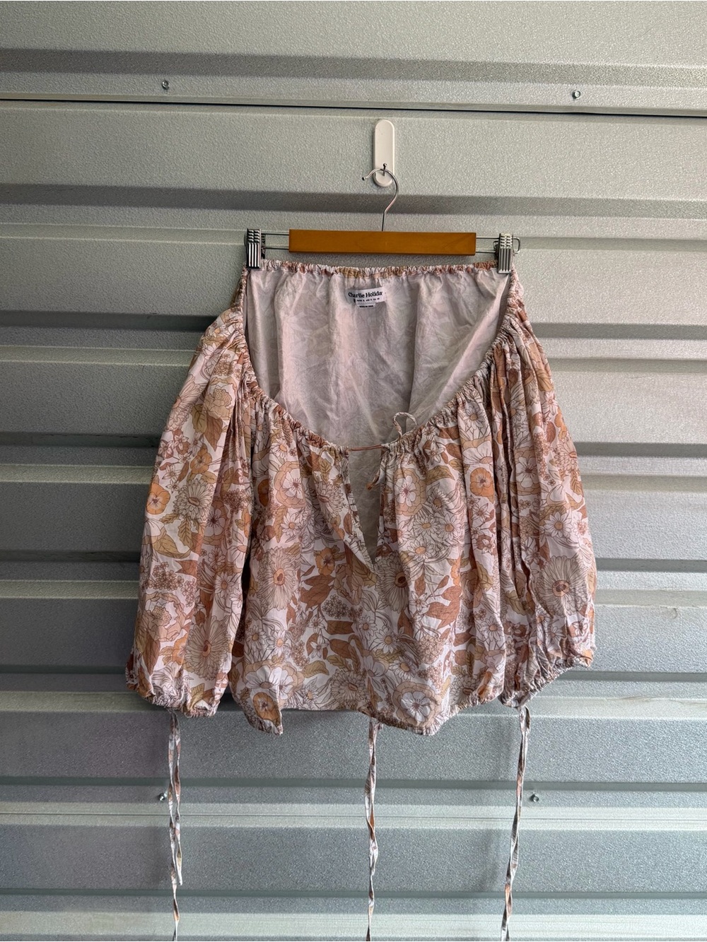 Charlie Holiday mila cropped floral blouse